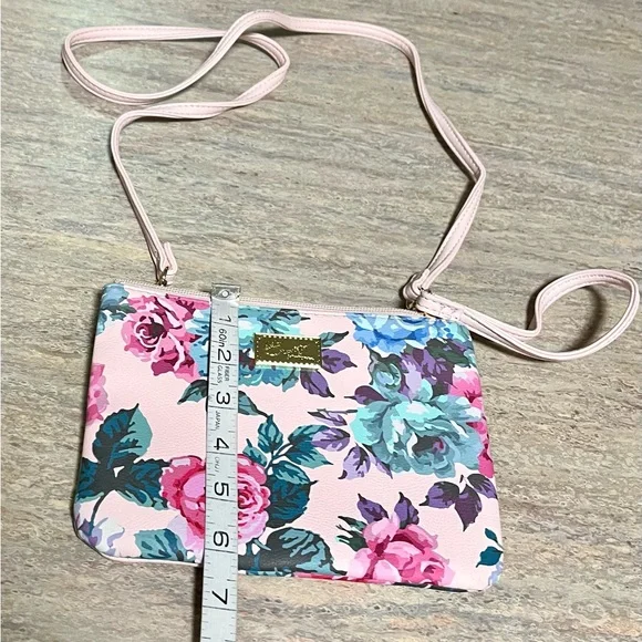 NWOB Betsey Johnson floral convertible wristlet/ crossbody bag - Picture 5 of 15